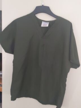 Men's V-Neck Short Sleeve Shirt in Olive Green